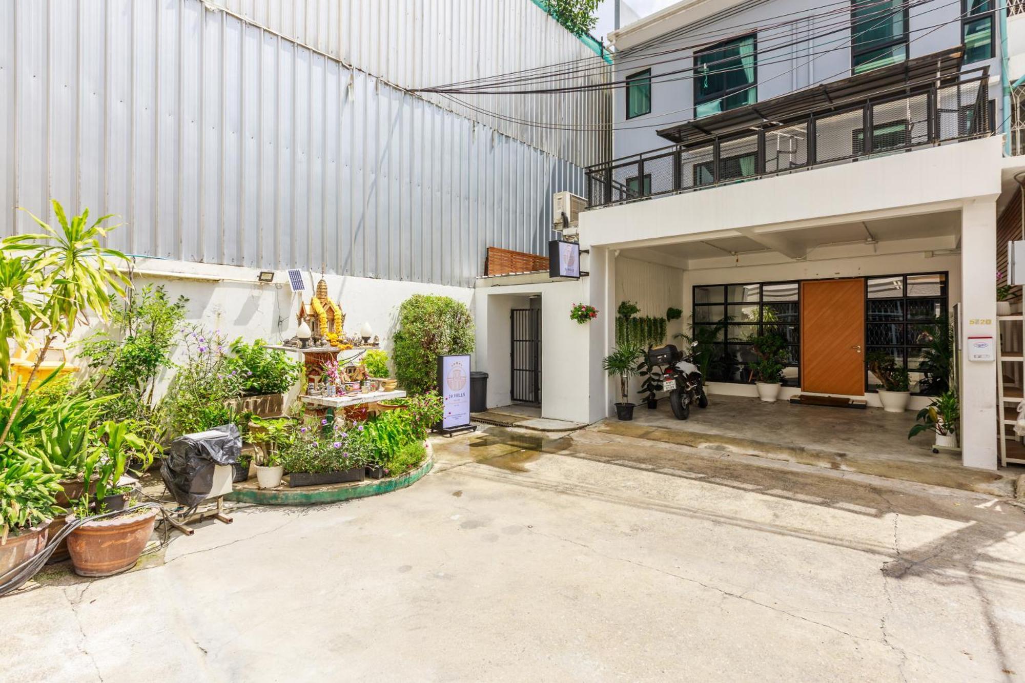 24 Hills Hotel Bangkok Extérieur photo